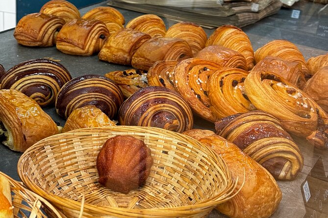 #1 Montmartre Pastries & Chocolate Food Tour with 6+ Tastings - Macarons and artisan chocolates: why the stops feel different