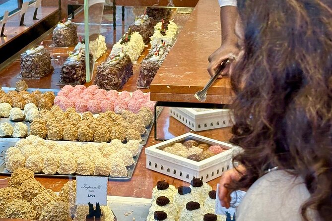 #1 Paris Chocolate and Pastry Food Tasting Tour - Montmartre Route: Sacré-Cœur Views and Classic Paris Photo Stops