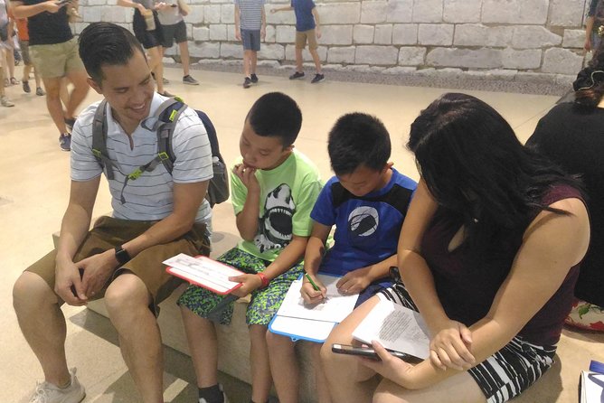 1h30 - Louvre Highlights optional 'families with kids' - Eng/Esp - Meeting at the Louvre Pyramid, Ending Inside the Museum
