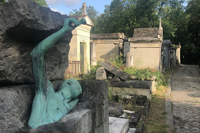 2.5 Hour Walking Tour of Père Lachaise Cemetery from Paris - Meeting at Bd de Ménilmontant and Finishing Near Gambetta