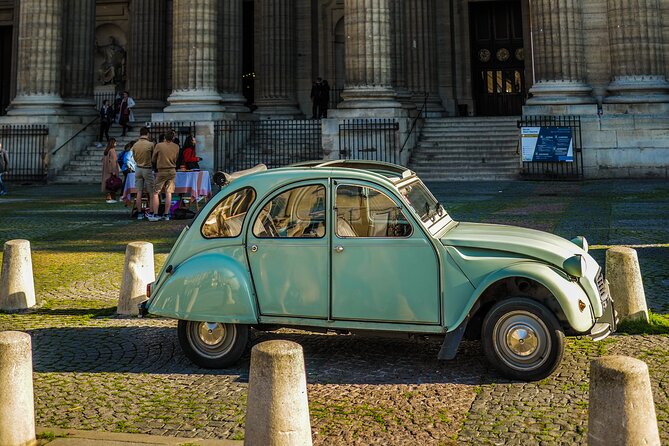 2H Discovery Tour of Paris in 2CV CITROEN - Grand Palais to the Eiffel corridor: the city turns cinematic