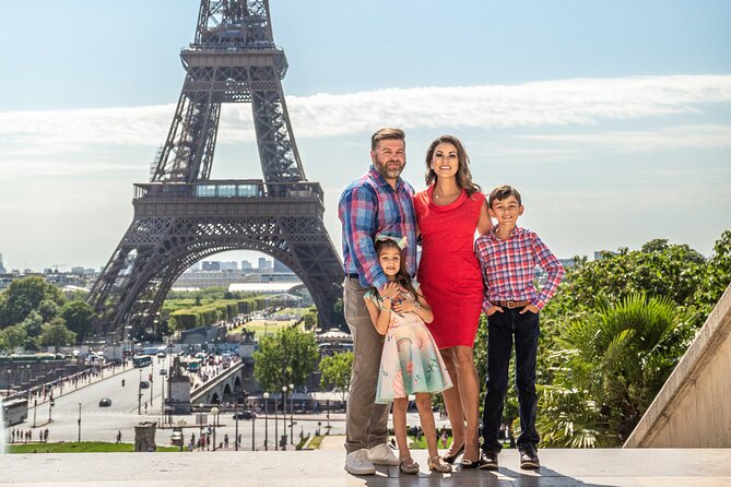 30 min photosession in Paris, all photos sent and edited - Eiffel Tower Focus, With Real Paris Backdrops
