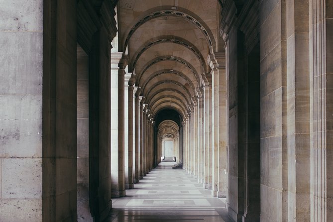 Bastille's Architecture & Artisans Self-Guided Walking Tour - Stop 5: Square Trousseau, a green pause with history in the background