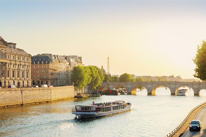 Bateaux Mouches New Year's Eve Special Dinner Cruise in Paris - Key highlights worth showing up for
