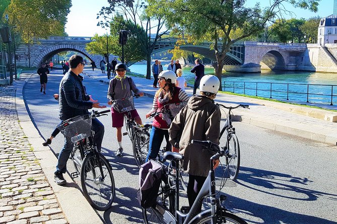 Bike Paris treasures with a live guide - Families & Friends - Paris Landmarks, But With Wheels and a Plan