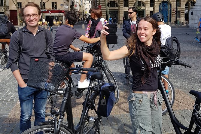 Bike Paris treasures with a live guide - Families & Friends - The Seine for an Hour: Where the Ride Becomes a Pause