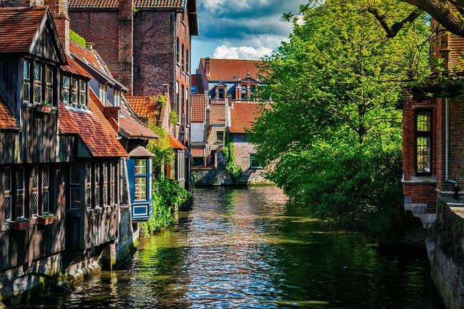 Bruges Guided or Audio Trip with Canal Cruise Option from Paris - Audio tour vs guided walk: which one fits your brain