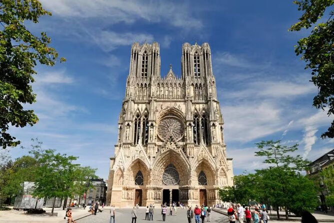 Champagne Tour from Paris by minivan with Reims Cellars & Champagne Tasting - Who this Champagne tour suits best