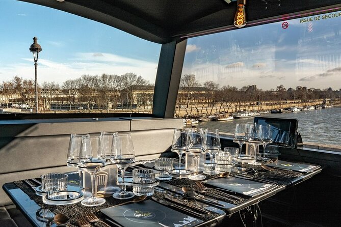 Champs-Elysées Dinner Paris by Night on a Panoramic Bus - Who should book this panoramic Champs-Elysées dinner bus