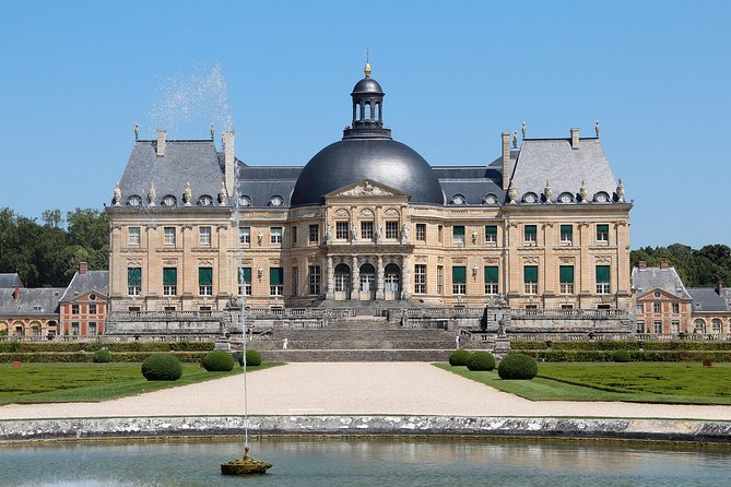 Chateau of Fontainebleau and Vaux le Vicomte 9-Hour Private Tour - Stop 1: Château de Fontainebleau, Napoleon-Era Rooms and Big, Royal Space