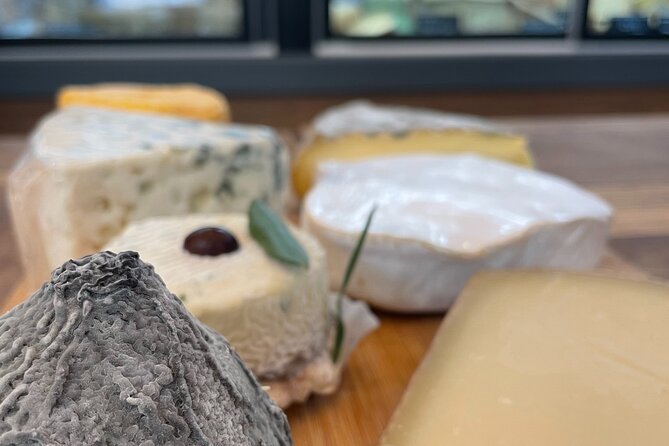 Cheese & Wine Tasting in Montmartre with a Local Cheesemonger - Finding 98 Rue Marcadet and keeping it low-stress