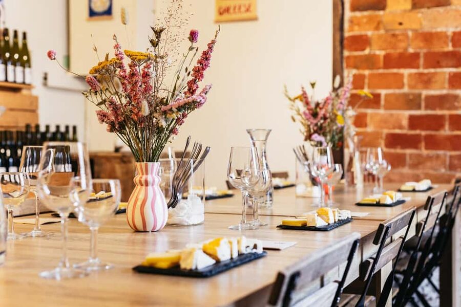 Cheese & Wine Tasting in Montmartre with Local Cheesemonger - The Main Event: 8 Cheeses, 5 Wines, And Pairing Logic You Can Use