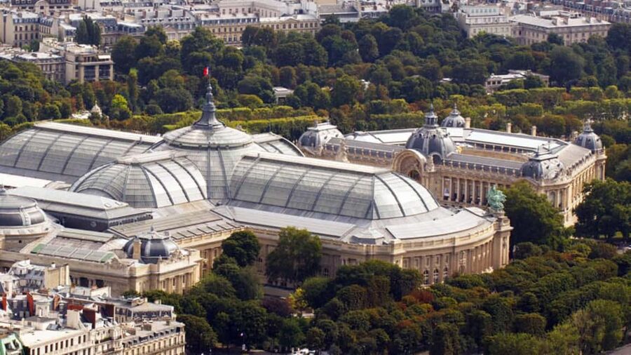 Classical and Monumental Paris Tour along the Seine River - A 150-minute Seine tour that feels like Paris with a soundtrack
