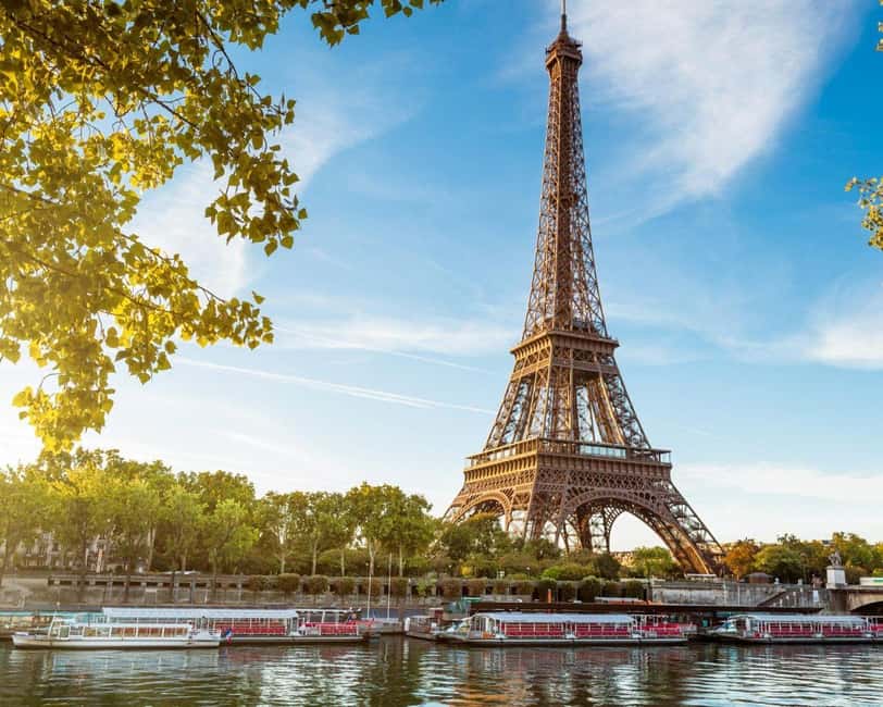 Classical and Monumental Paris Tour along the Seine River - Invalides and Napoleon, with enough structure to make the visit stick
