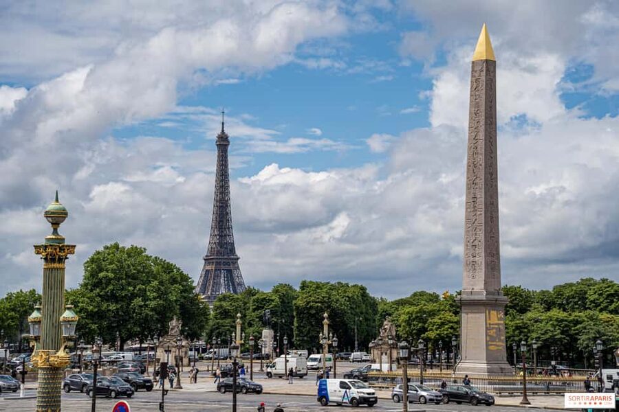 Classical and Monumental Paris Tour along the Seine River - Meeting at Place de la Concorde, then following the city’s timeline