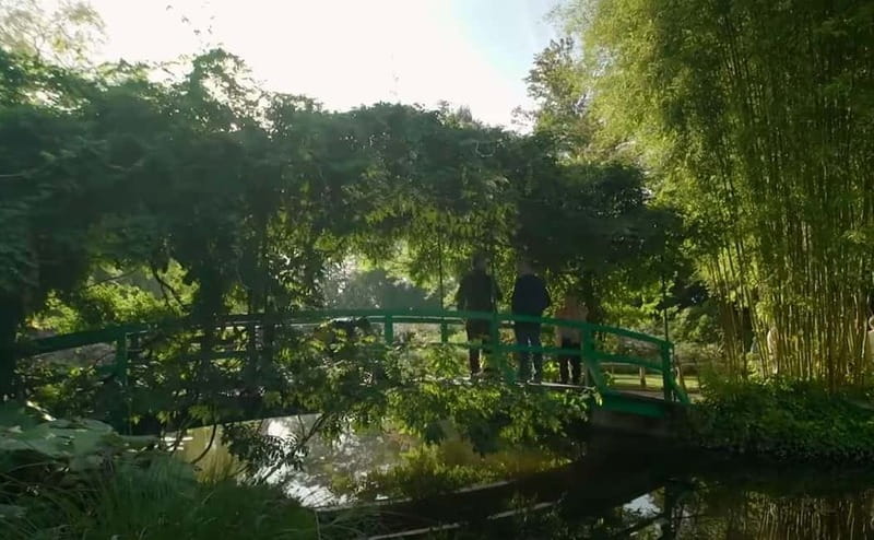 Claude Monet daytrip to Giverny, Vernon, Rouen from Paris - Étretat chalk cliffs and the White Bird legend