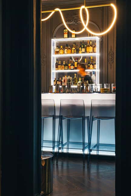 Cocktails lessons in Speakeasy - The 3 Techniques You’ll Practice: Shaking, Stirring, Building