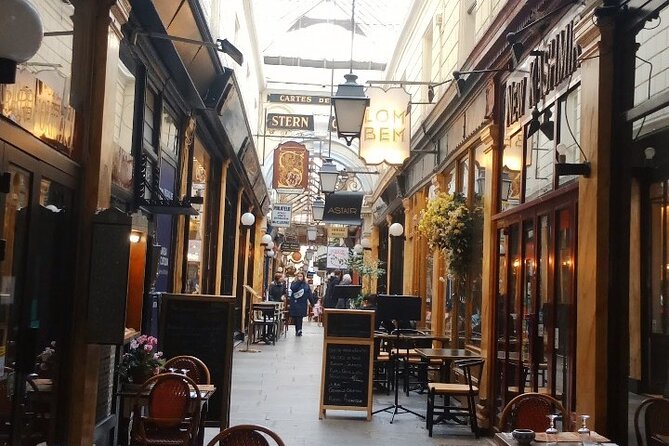 Covered passages: secrets, luxury and modernity - Passage Jouffroy: variety matters, and you can feel it
