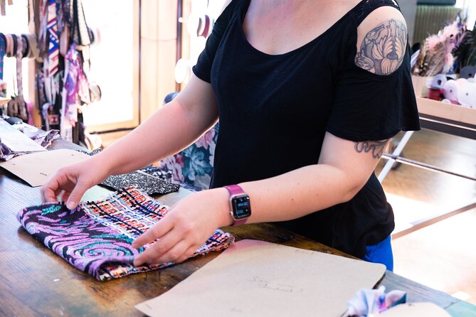 Craft a Unique Parisian luxury bag - Staff Support Matters: Who Helps You Through the Build