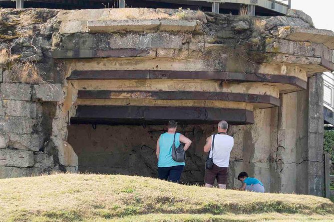 DDay Beaches Private Tour in Normandy from your Hotel in Paris - Pointe du Hoc: The 90-Foot Cliffs, the Bunker, and the Bomb Craters