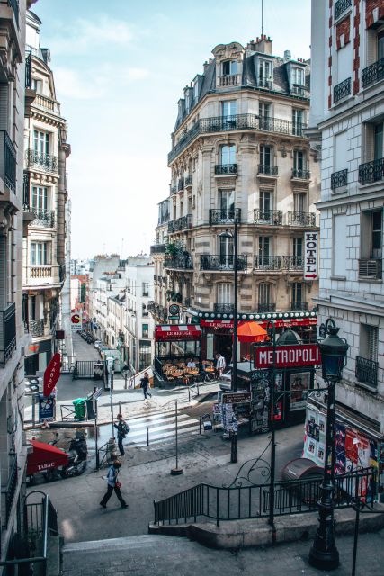 Discover the bohemian Montmartre with a Parisian - Price and value: is $28 worth it for 2 hours?
