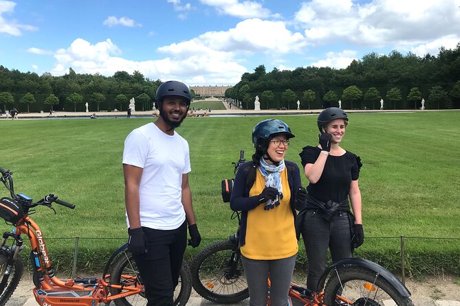 Discover Versailles on electric 2-wheelers (Yes to PRM) - Meeting JB at the Statue Equestre de Louis XIV