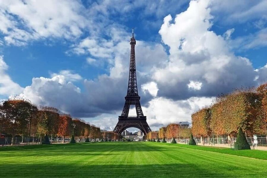 Discovering Le Marais: Guided Walking Tour of Paris - Le Village Saint-Paul: a small stop that sets your bearings