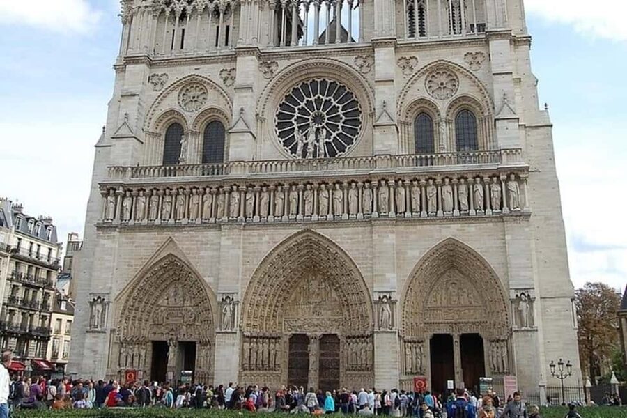 Discovering Le Marais: Guided Walking Tour of Paris - Bibliothèque de l’hôtel de ville de Paris: learning by architecture
