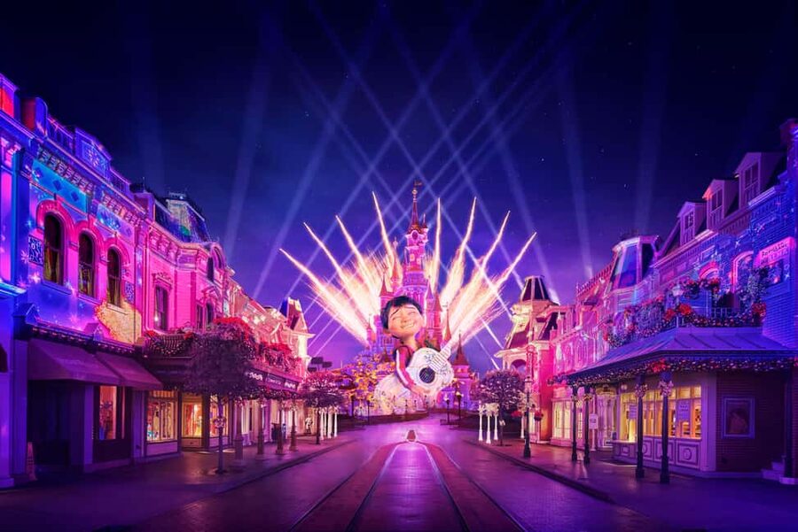 Disneyland® Paris 1-Day Flexible Date Ticket - Parades and the Evening Shows: Disney Dreams and Electrical Sky Parade on Jan 8