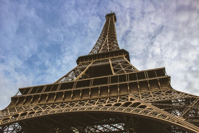 Eiffel Tower Access to 2nd Floor and Summit by Lift - Crowd reality: what timed tickets do, and what they cannot fix
