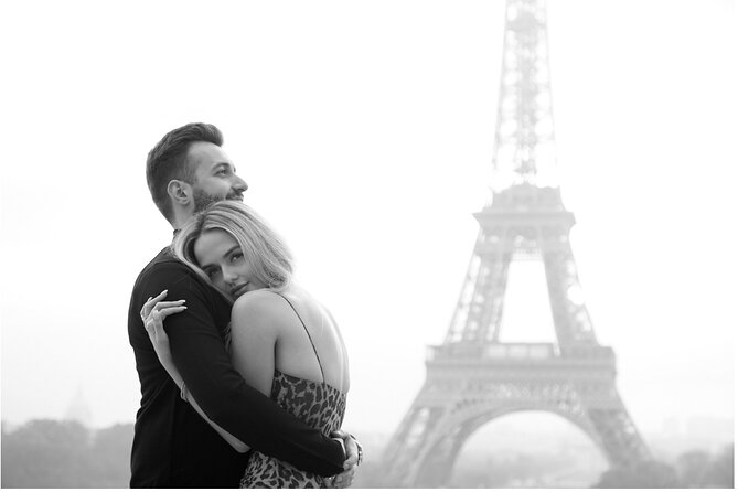 Eiffel Tower Private Photo Shoot - The Photo Deliverables, Explained Clearly (Edited Images vs RAW on a Memory Card)