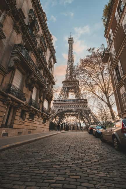 Eiffel Tower Reserved Access with Photoshoot stops - Key highlights at a glance