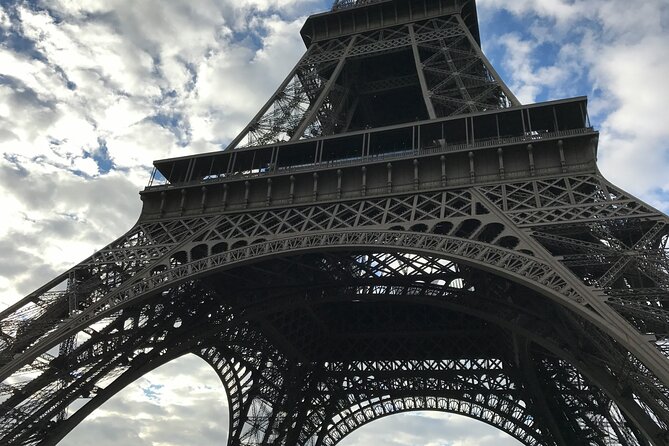Eiffel Tower Small Group Tour with Second Floor Reserved Access - Photo time and questions: how to make the most of your 1 hour