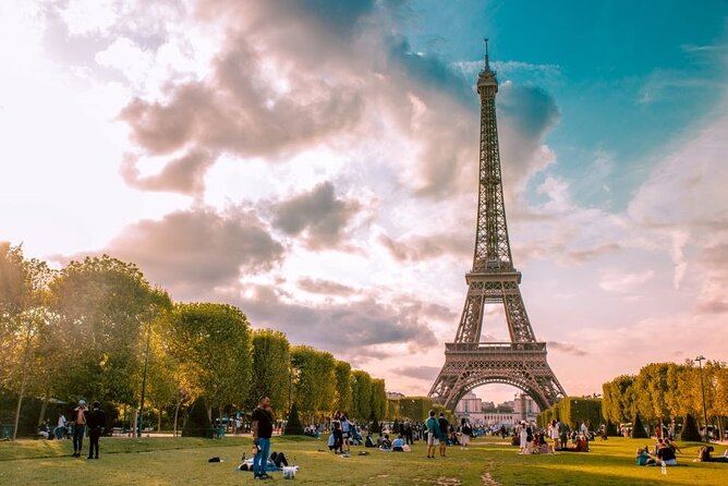 Eiffel Tower Summit Floor Entry & Illuminations Seine Cruise - The Seine at night: 1 hour with Bateaux Parisiens