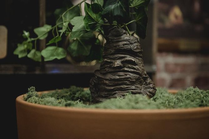Escape Hunt Paris, Escape Game - The Atmosphere and Decoration That Keep You Engaged