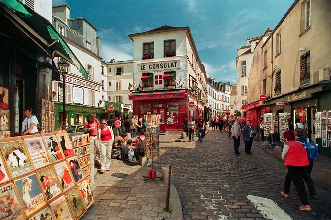 Experience Paris' Village of Montmartre away from the crowds - Place du Tertre: artists’ square and the fun of watching