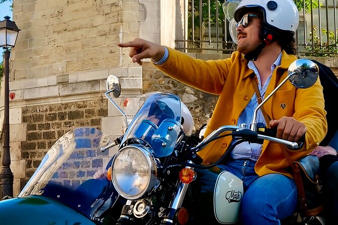 Explore Paris on a Side Car with a Local - Paris in 90 minutes, by sidecar
