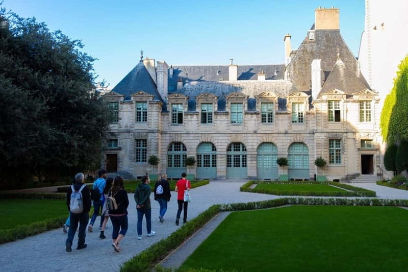 Explore the Marais: History, Art & Local Culture - Rue des Rosiers: the Jewish Quarter as a living neighborhood