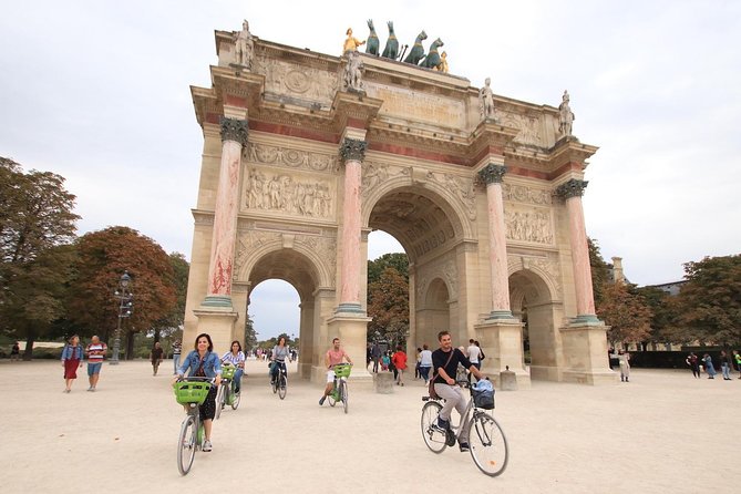 First Day Bike Tour, Top Sights, hidden gems, Wine&Cheese picnic - Pont Alexandre III and Place de la Concorde in the same rhythm