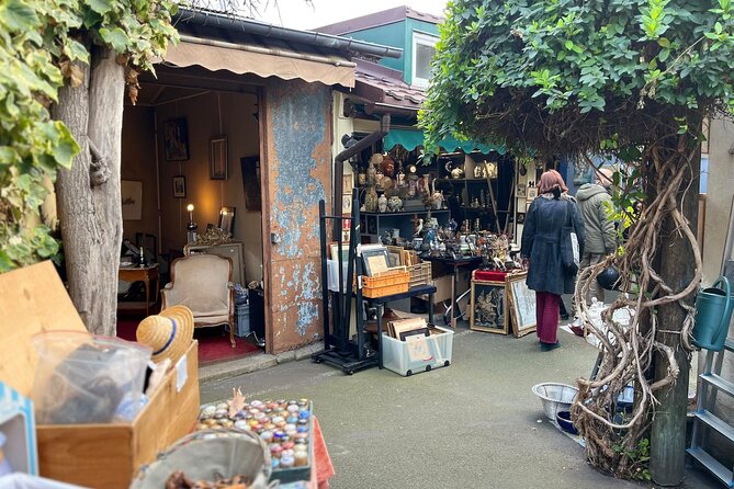 Flea Market Secrets near Montmartre: A Paris Hunt for Treasures - Practical Shopping Tips for Saint-Ouen Hunts