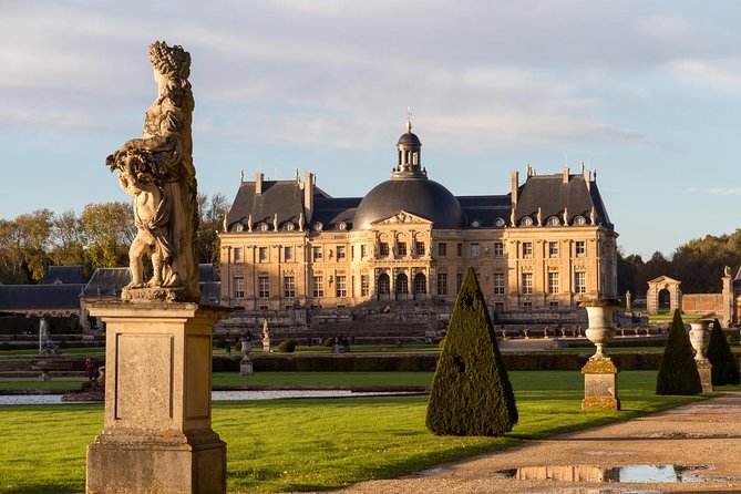 Fontainebleau and Vaux-Le-Vicomte Castle Small-Group Day Trip From Paris - Fontainebleau lunch time: plan your meal like you plan your photos