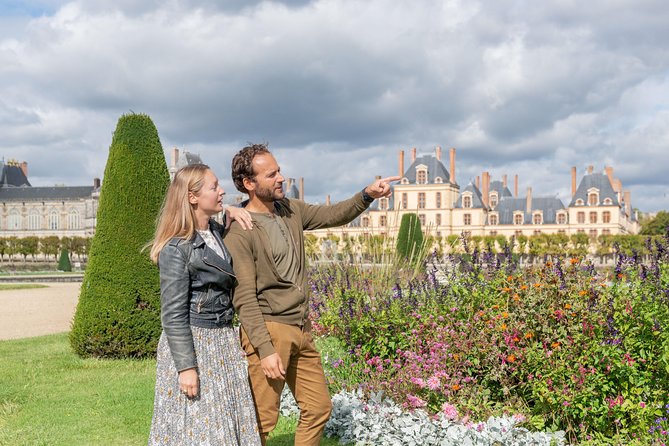 Fontainebleau and Vaux le Vicomte Chateaux Day Trip from Paris - Audio guides, headsets, and the self-guided setup