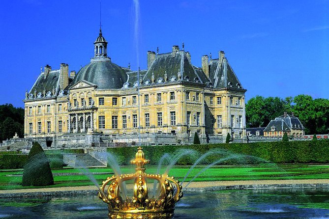 Fontainebleau and Vaux le Vicomte Chateaux Day Trip from Paris - Lunch, walking, and comfort details that make the day easier