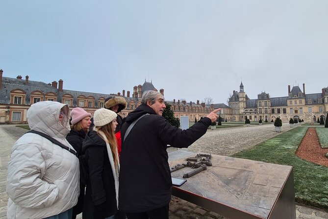 Fontainebleau & Barbizon Half Day Guided Tour from Paris + Entry - Getting to the château, meet point, and pacing out of Paris