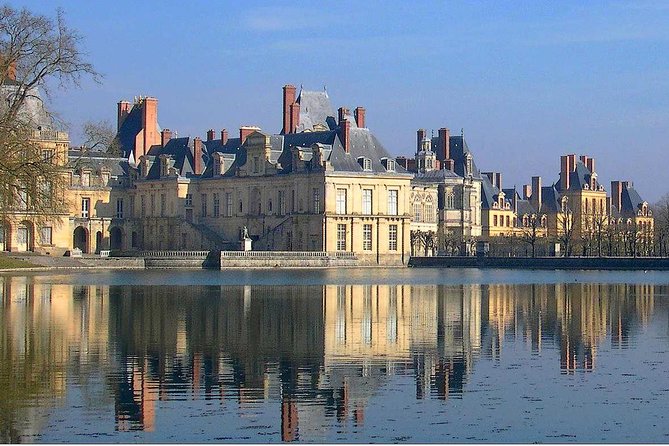 Fontainebleau & Barbizon Half Day Guided Tour from Paris + Entry - Small group comfort and guide style