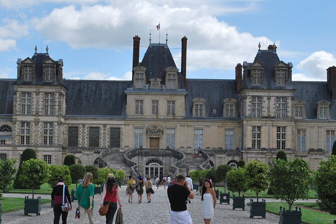 Fontainebleau Private Guided Tour: Half-Day Trip from Paris - Getting picked up in central Paris, then cruising south in comfort