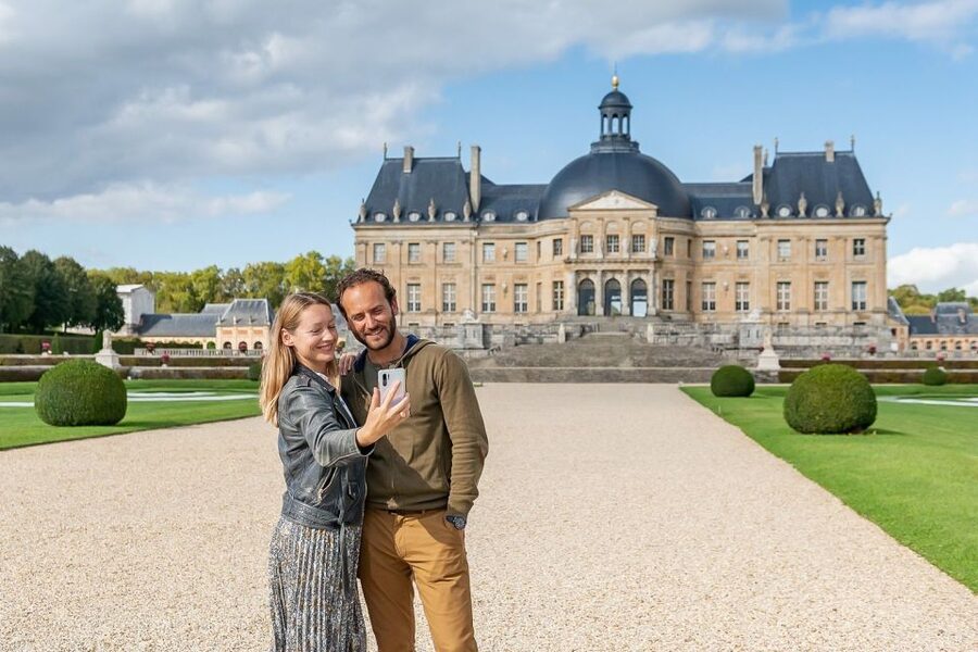Fontainebleau & Vaux-le-Vicomte Châteaux Day Tour from Paris - Vaux-le-Vicomte: The Still-Furnished Palace That Inspired Versailles