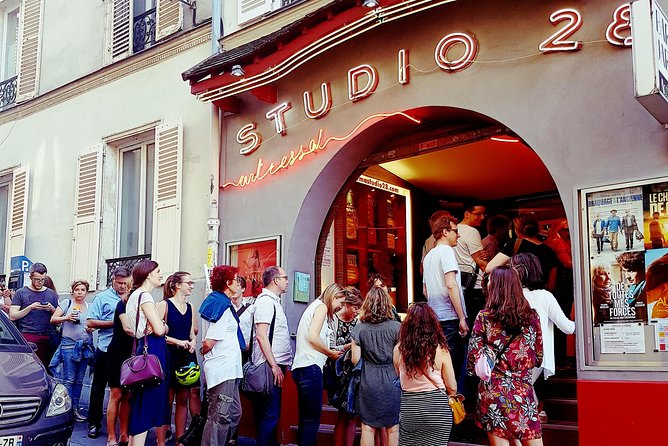 French Films with English Subtitles in Paris - The social hour before the film: why people keep coming back