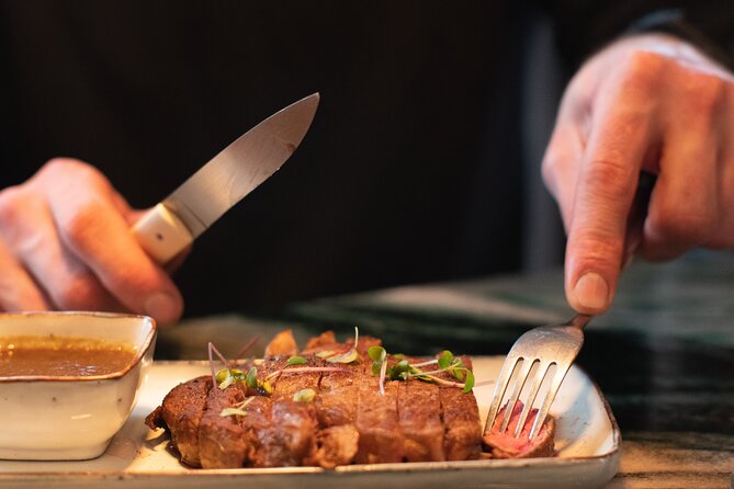 French Gourmet Cuisine: Dinner and Wine Pairing - Wine pairing education: how the sommelier turns tasting into a skill