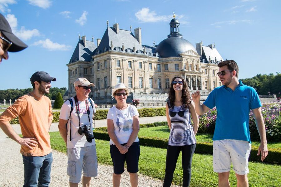 From Paris: Chateau de Fontainebleau & Vaux-Le-Vicomte Tour - Vaux-le-Vicomte gardens: 99 acres, and how to walk the right way